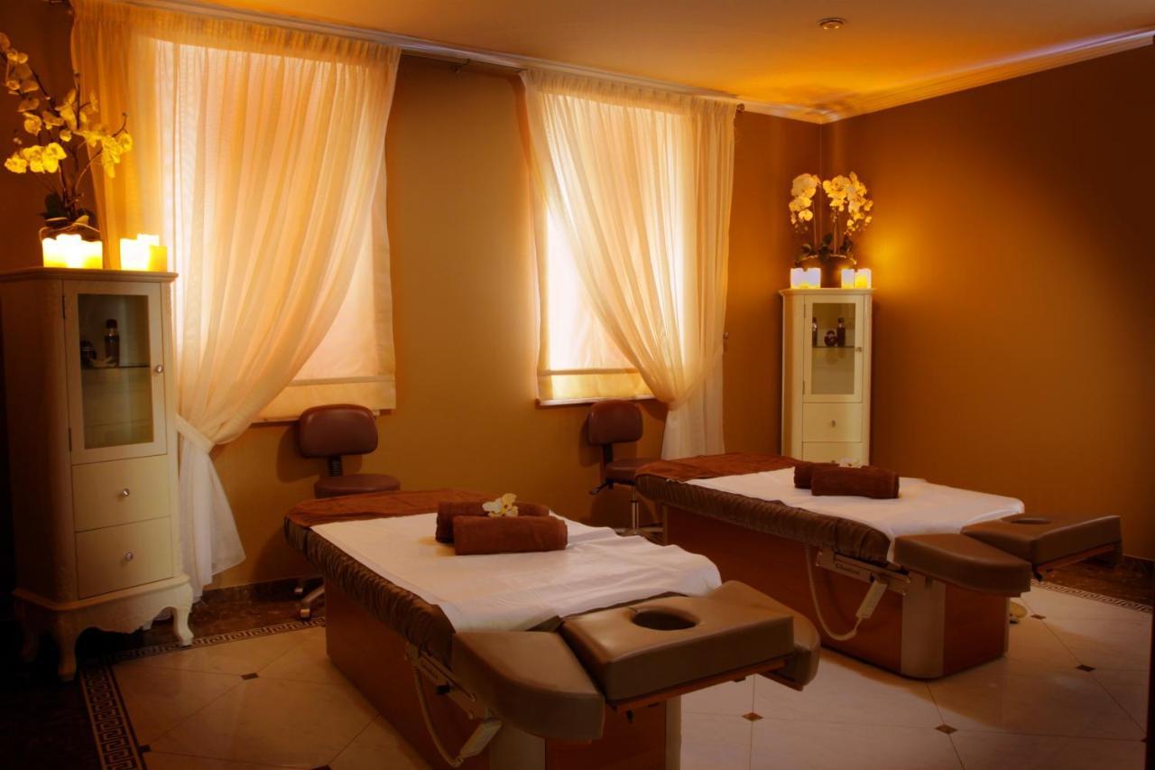 Palac Zelechow Spa & Wellness Exteriör bild
