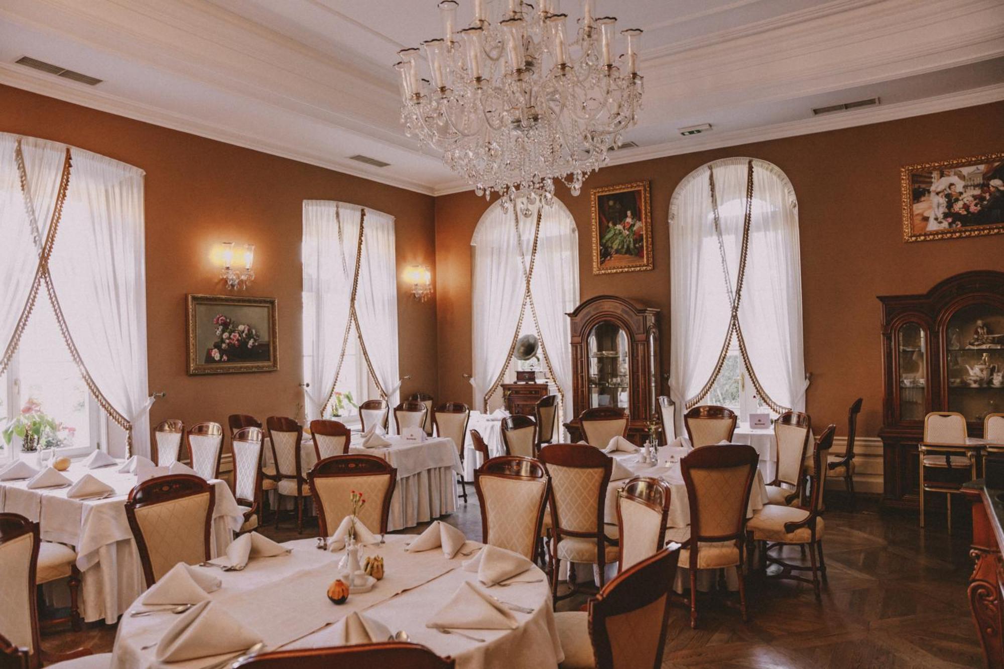 Palac Zelechow Spa & Wellness Exteriör bild