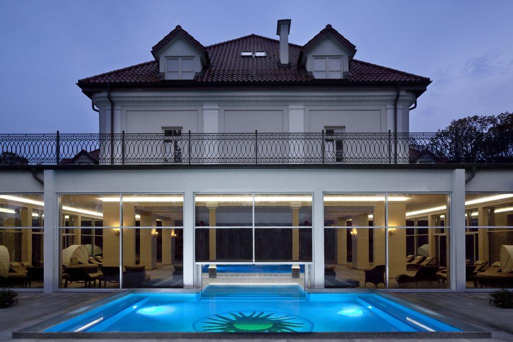 Palac Zelechow Spa & Wellness Exteriör bild