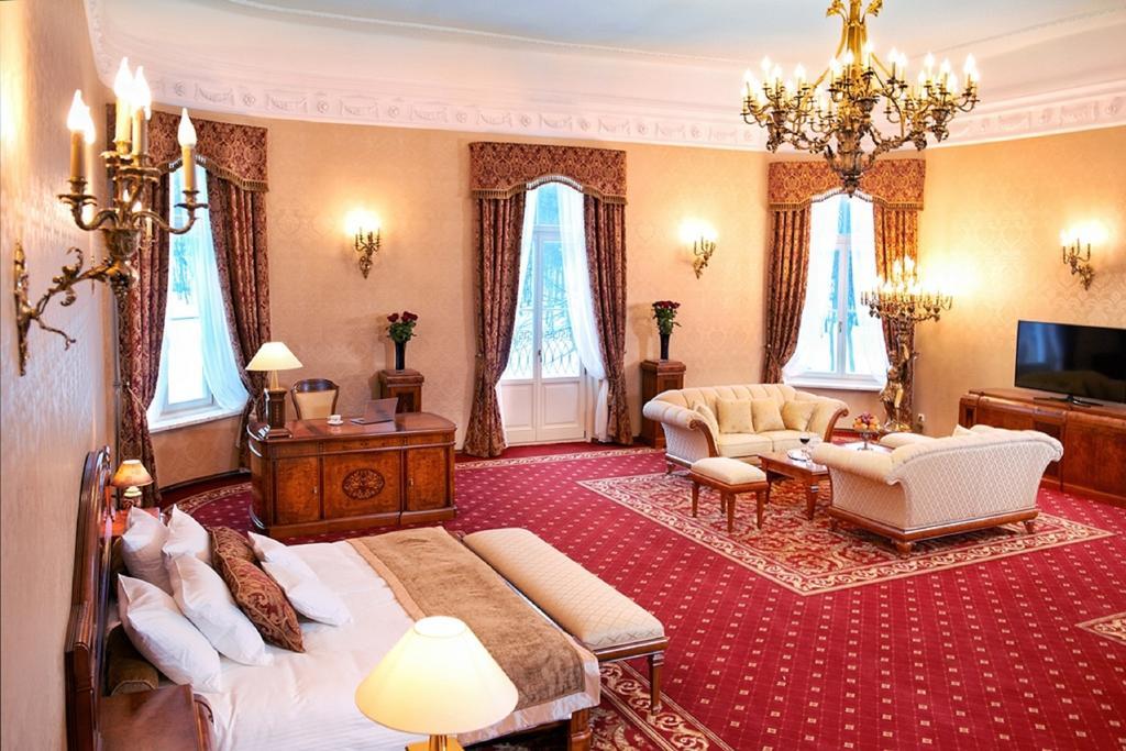 Palac Zelechow Spa & Wellness Exteriör bild